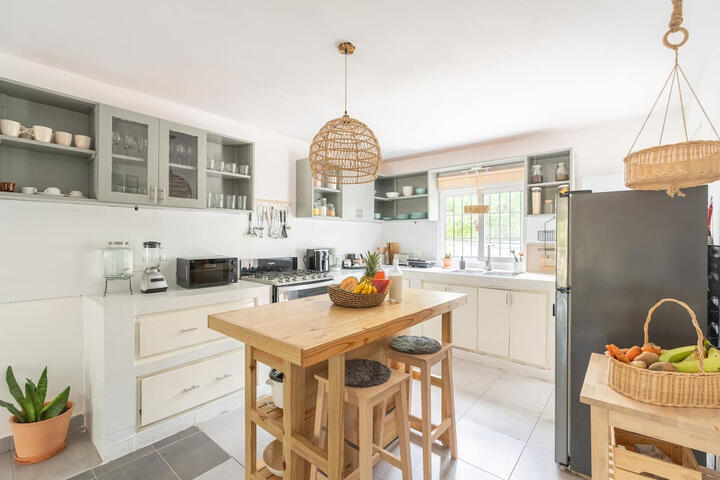 Apartamento jardín: cocina completa